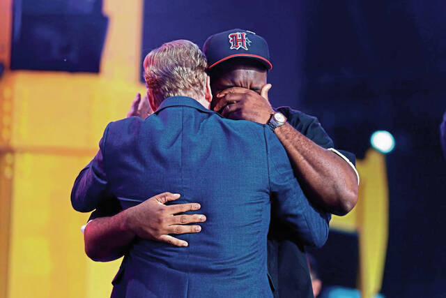 Kayden McDonald’s wait ends, as Texans take DL early in 2nd round in emotional moment