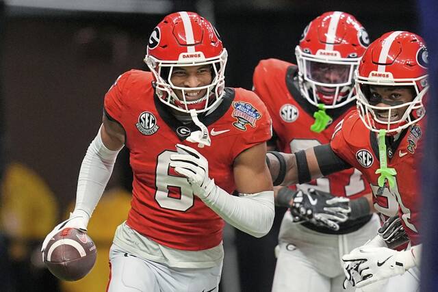 Steelers draft Georgia CB Daylen Everette, Iowa guard Gennings Dunker in 3rd round