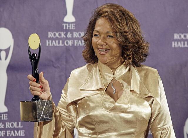 Nedra Talley Ross, last surviving member of the 1960s bee-hived pop band the Ronettes, dies
