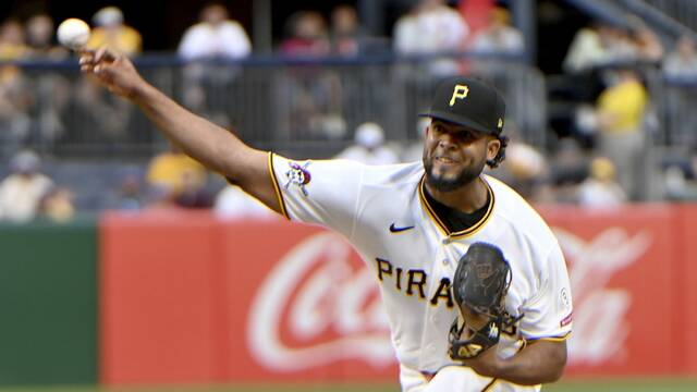 Cardinals ruin almost-perfect night by Pirates, rally for 4 runs in 9th to win series opener