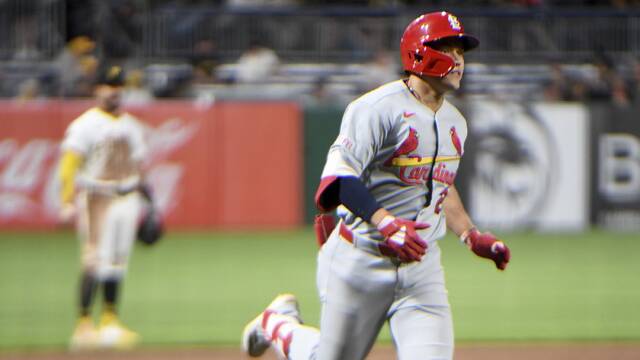 Cardinals ruin almost-perfect night by Pirates, rally for 4 runs in 9th to win series opener