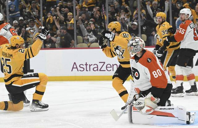 Spark from bottom-6 forwards gives Penguins life in series vs. Flyers