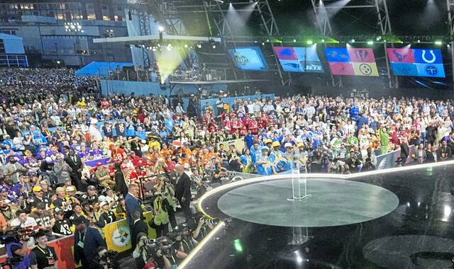 YouTube prankster sneaks onto NFL Draft stage in Pittsburgh