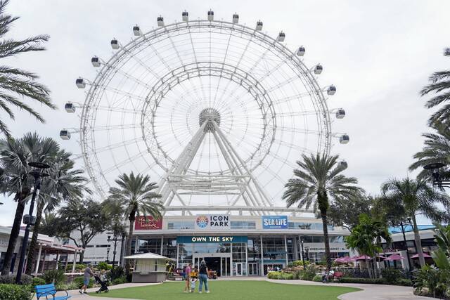 1,000 teens storm amusement park in ‘takeover’ that leaves 2 police officers injured