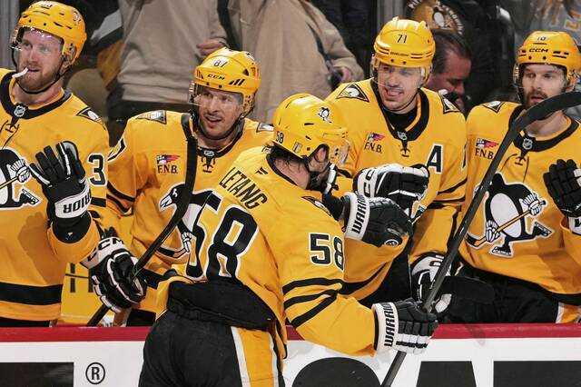 Joe Starkey: Penguins’ old guys need help, not pink slips