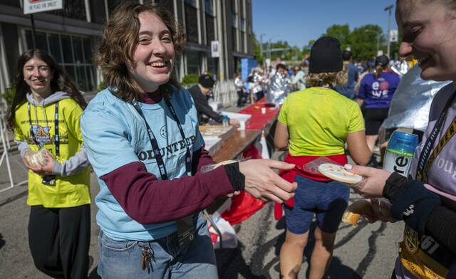 At the Pittsburgh Marathon, families track and cheer runners mile by mile