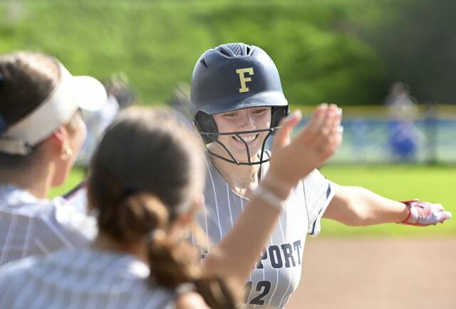 Freeport keeps playoff hopes alive with win over Greensburg Salem<span class="headline-video">Video <i class="fa-solid fa-circle-play"></i></span>