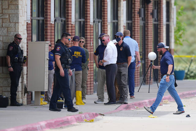 2 killed, 3 injured in shootings at shopping center north of Dallas, police say