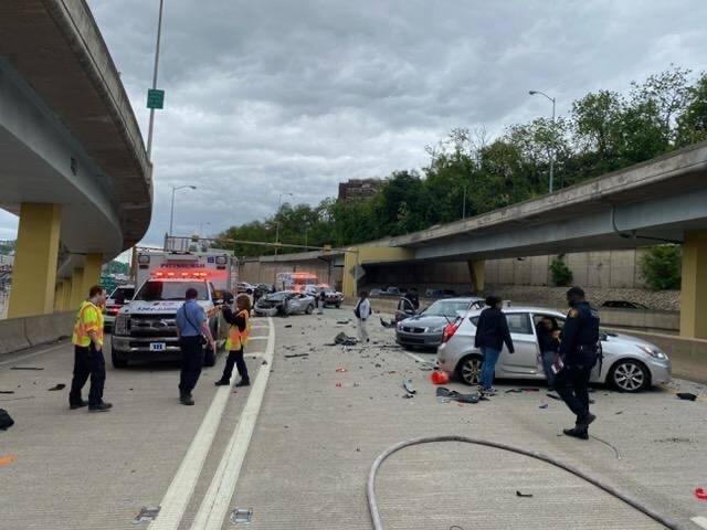 2 people killed after 5-car crash on Fort Duquesne Bridge