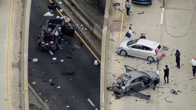 2 people killed after 5-car crash on Fort Duquesne Bridge