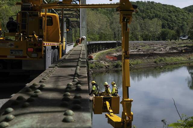 ‘Snooper crane’ engaged for inspection of 127-year-old Layton Bridge