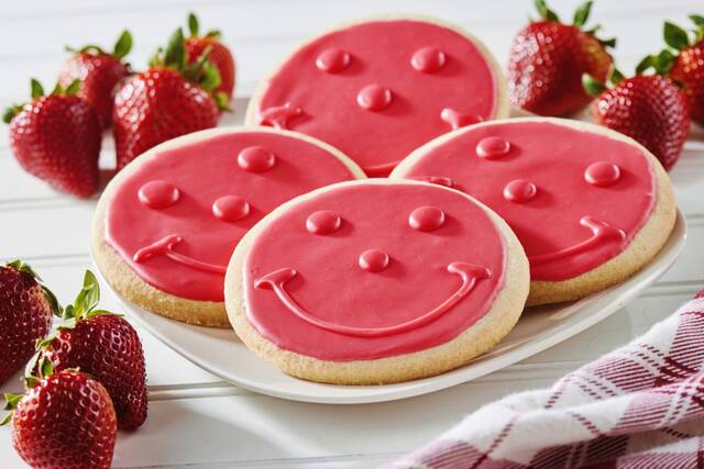 Eat’n Park debuts strawberry Smiley Cookie