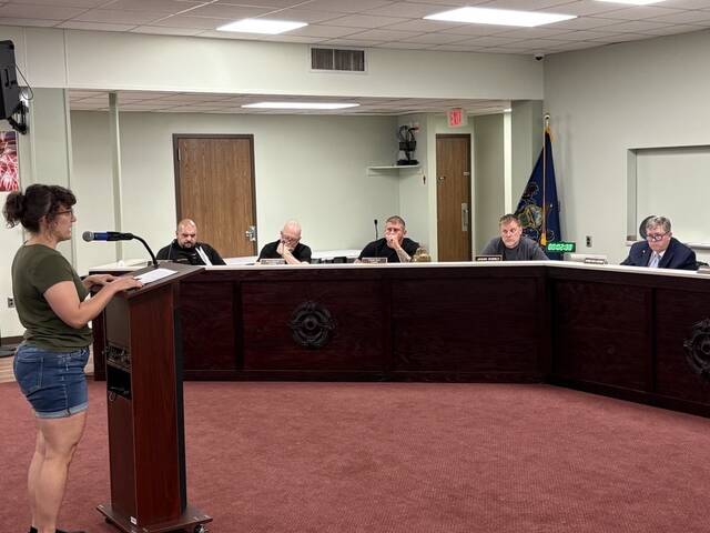 Frustrated Springdale residents push council on transparency after recent arrest