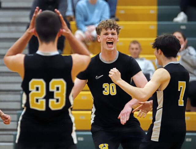 Despite missing 2 starters, Thomas Jefferson boys volleyball team downs Deer Lakes