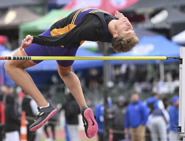 Owen Proskin leads Plum boys track and field team in huge day at WPIAL championships
