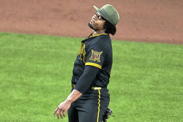 Pirates’ bullpen blows 5-run lead as Phillies rally for extra-inning win to open series