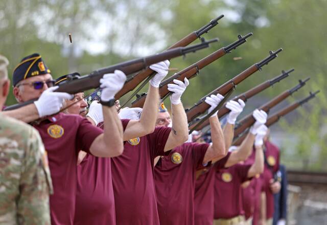 9600752_web1_ns-memorialday4-060426