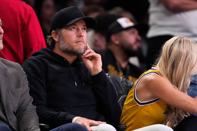 Matthew Stafford signs 1-year contract extension with Rams through 2027