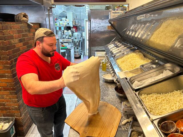 A proposed additive ban could change New York’s pizza and bagels, some say for the better