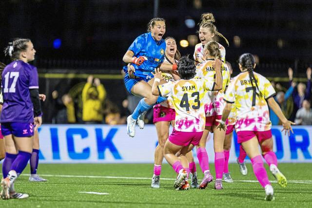 Pittsburgh Riveters goalkeeper scores desperation goal in final seconds to earn jaw-dropping draw