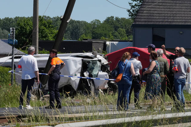 4 dead, 5 injured in a crash between a train and a school bus in Belgium