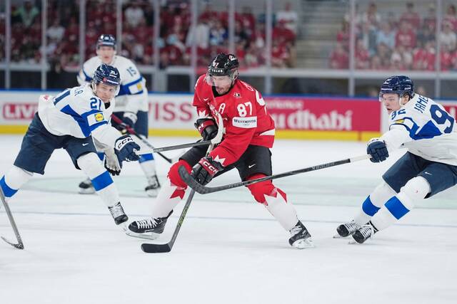 Penguins’ Sidney Crosby, Parker Wotherspoon held pointless in Canada’s loss to Finland