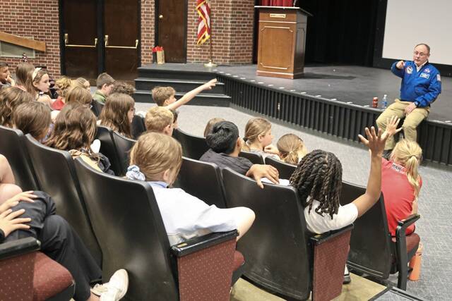 Astronaut Mike Fincke, Sewickley Academy grad, talks with students about space